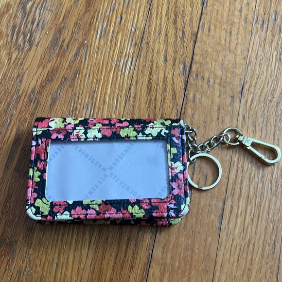 Floral pattern Steve Madden card holder with gold hardware - Picture 3 of 3